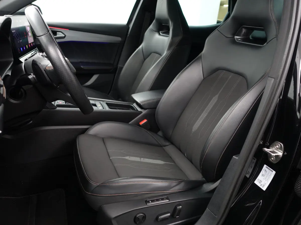 1.4 e-Hybrid VZ Black Edition Aut- Panoramadak, Performance Interieur, Stuur/Stoelverwarming, Memory Seats, Dynamic Select+