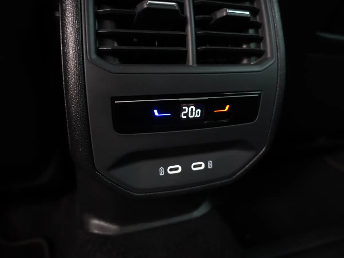 1.4 e-Hybrid VZ Black Edition Aut- Panoramadak, Performance Interieur, Stuur/Stoelverwarming, Memory Seats, Dynamic Select+