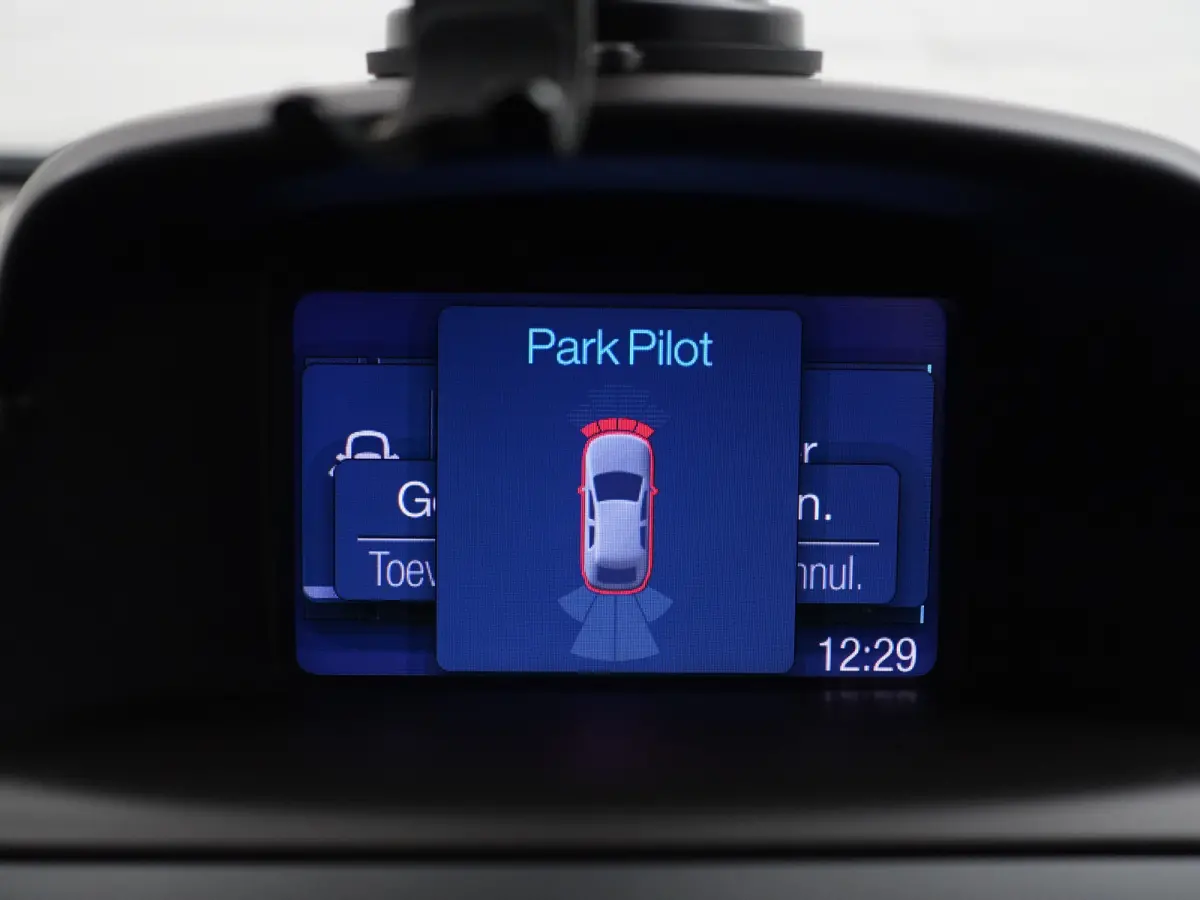 1.0 Style Ultimate- Navigatie, Park assist, Clima, Elek Spiegel pakket, Privacy Glass