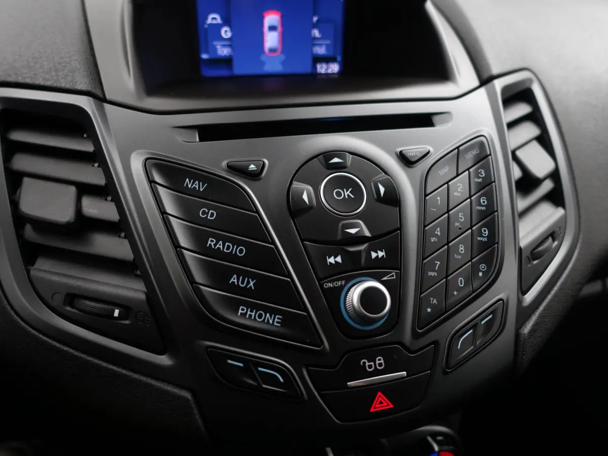 1.0 Style Ultimate- Navigatie, Park assist, Clima, Elek Spiegel pakket, Privacy Glass
