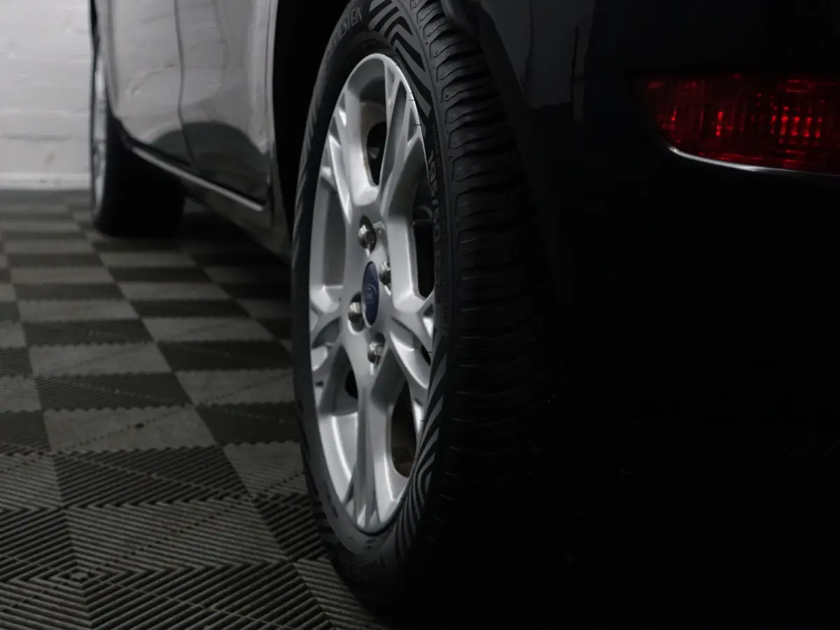 1.0 Style Ultimate- Navigatie, Park assist, Clima, Elek Spiegel pakket, Privacy Glass