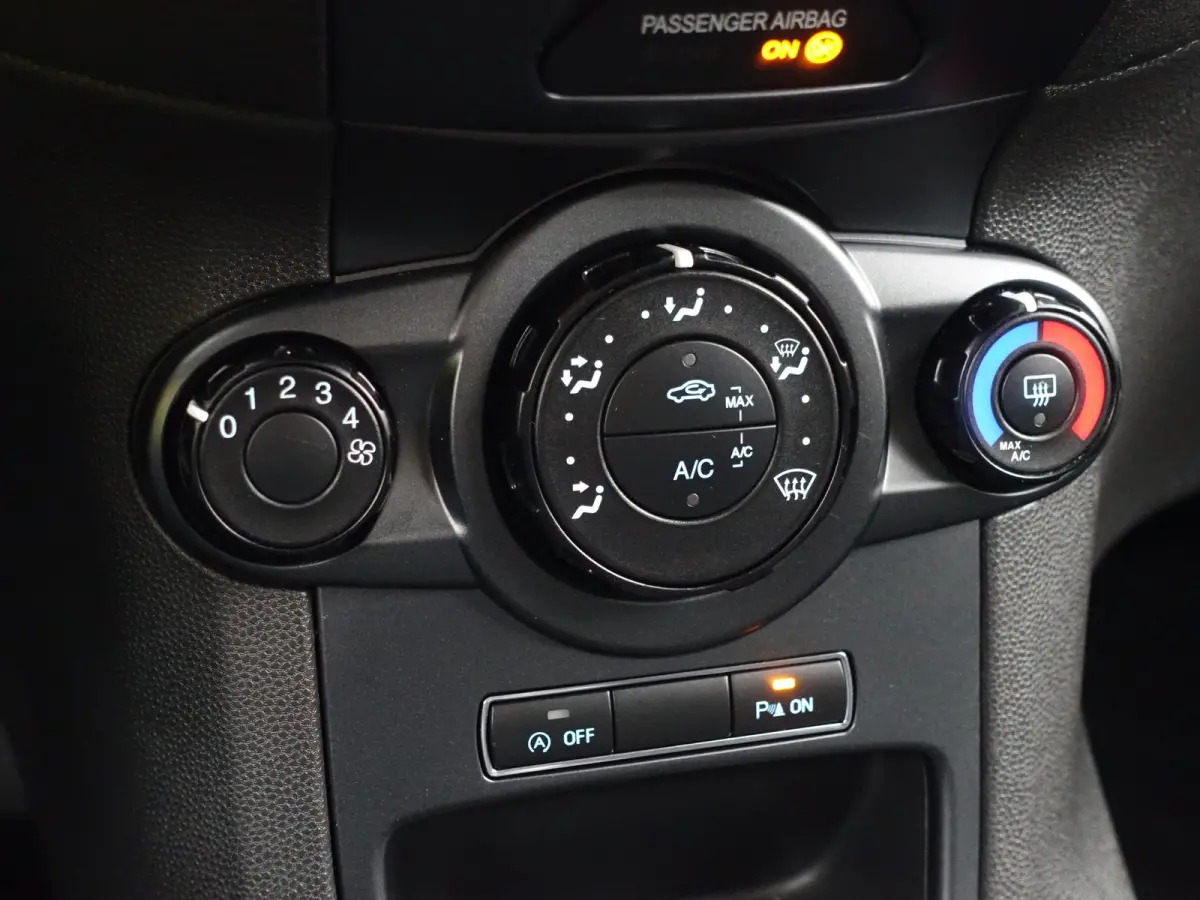 1.0 Style Ultimate- Navigatie, Park assist, Clima, Elek Spiegel pakket, Privacy Glass