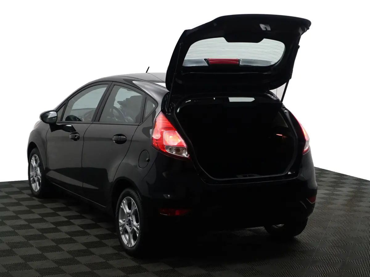 1.0 Style Ultimate- Navigatie, Park assist, Clima, Elek Spiegel pakket, Privacy Glass