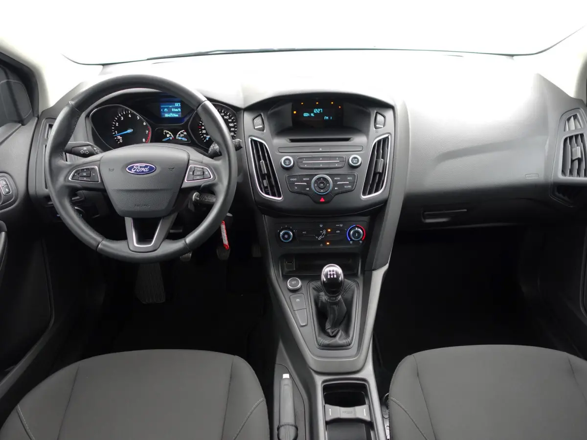 1.0 Trend- 60dkm, Privacy Glass, Clima, Comfort Interieur, Dealer onderhouden, MF Stuur