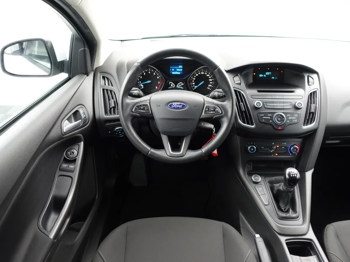 1.0 Trend- 60dkm, Privacy Glass, Clima, Comfort Interieur, Dealer onderhouden, MF Stuur