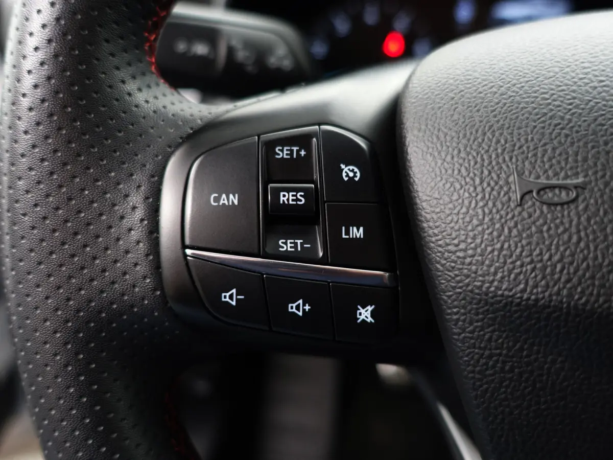 1.0 EcoBoost Hybrid ST Line Style- Xenon Led, Carplay, Stuur/Stoelverwarming, Ada Cruise, Camera, Park Assist