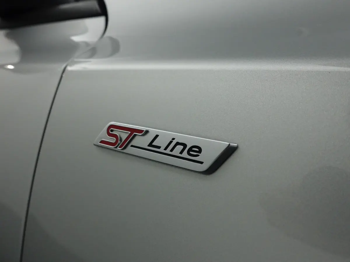 1.0 EcoBoost Hybrid ST Line Style- Xenon Led, Carplay, Stuur/Stoelverwarming, Ada Cruise, Camera, Park Assist