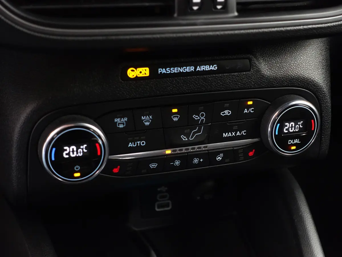 1.0 EcoBoost Hybrid ST Line Style- Xenon Led, Carplay, Stuur/Stoelverwarming, Ada Cruise, Camera, Park Assist