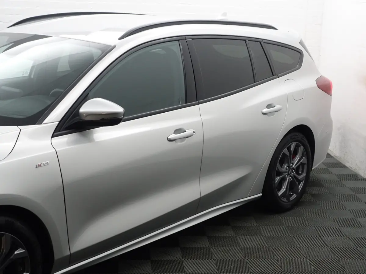 1.0 EcoBoost Hybrid ST Line Style- Xenon Led, Carplay, Stuur/Stoelverwarming, Ada Cruise, Camera, Park Assist