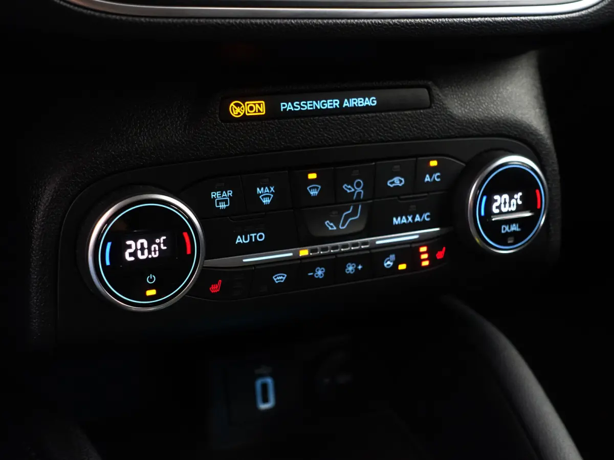 1.0 EcoBoost Titanium Business Aut- Bang Olufsen, Lane Assist, Carplay, Android Auto, Camera, Sfeerverlichting