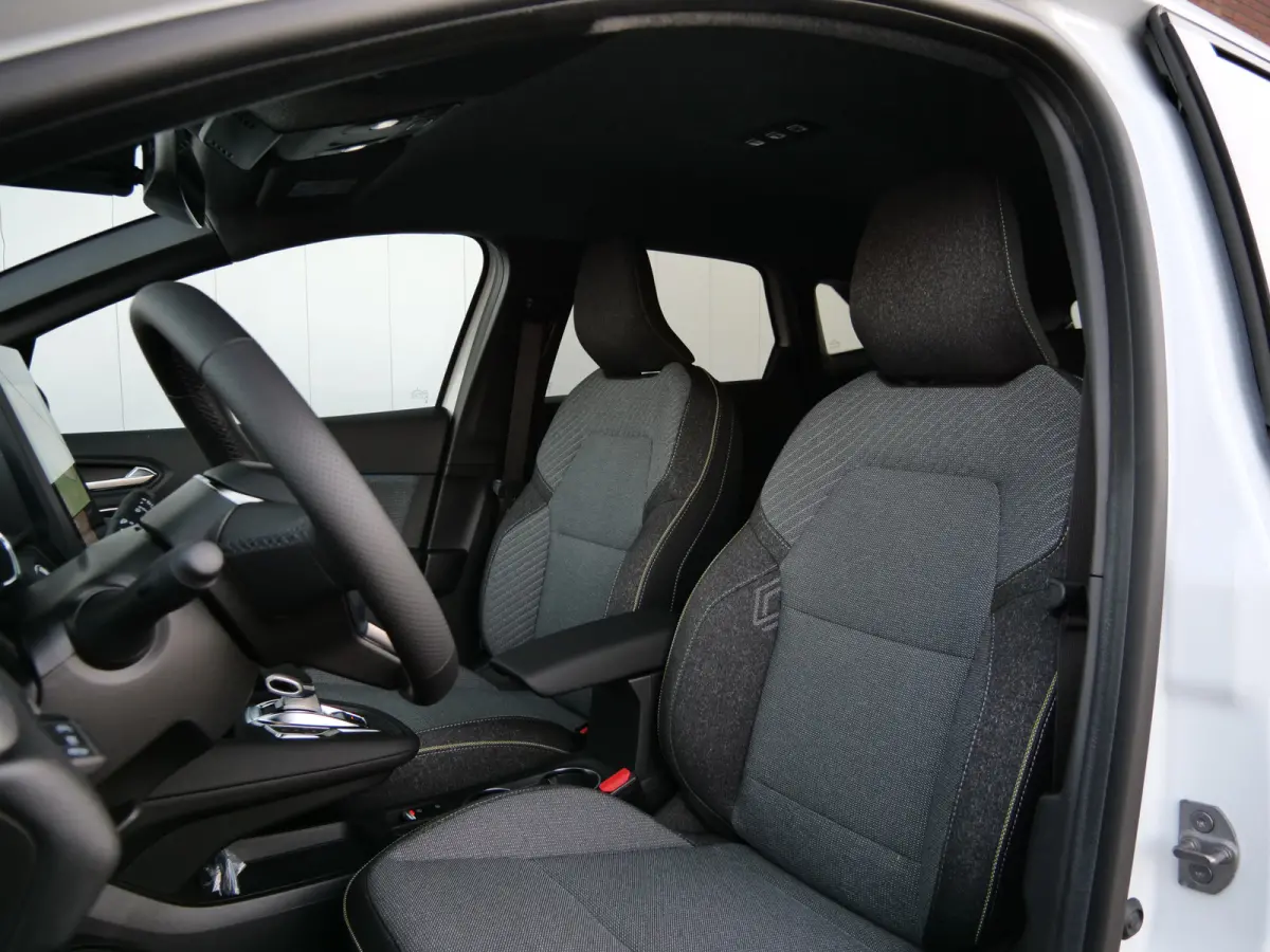 1.6 E-Tech full hybrid 145 Pk techno Automaat Apple Carplay / DAB / Camera / Navigatie / Winterpakket