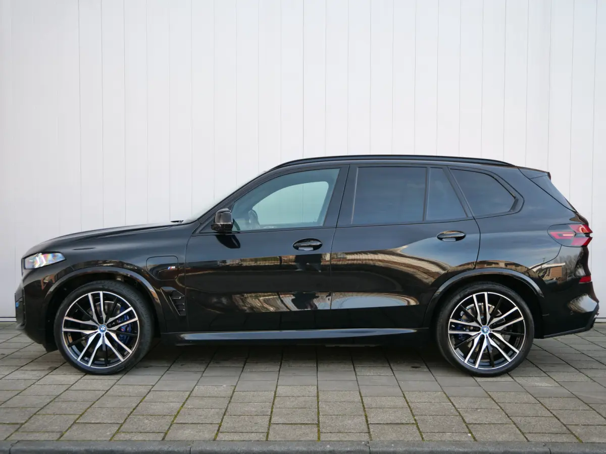 xDrive50e PHEV 490 Pk Automaat M-Sport Pro Pack Navi / Leer / Innovation Pack / Camera's / 22 inch