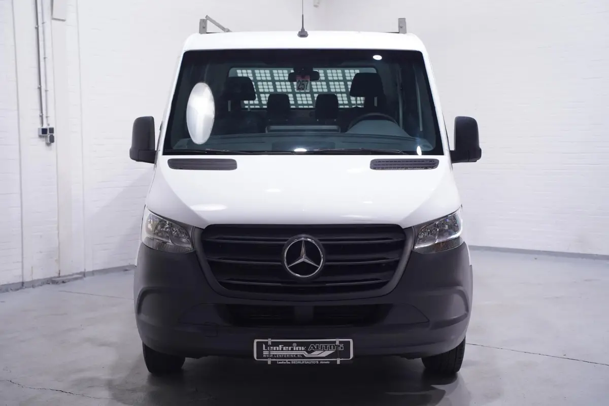 211 CDI Dubbel Cabine 6-Zits Pickup Open Laadbak Airco, Trekhaak, LxBxH 270x203x80 cm, 6-Zits