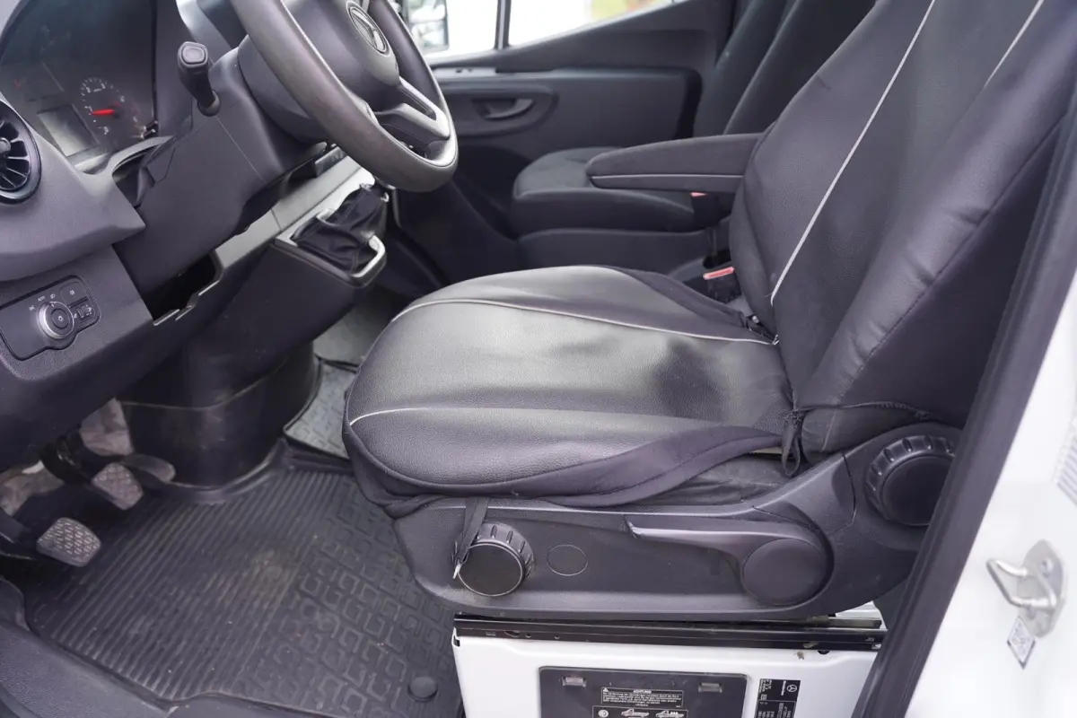 211 CDI Dubbel Cabine 6-Zits Pickup Open Laadbak Airco, Trekhaak, LxBxH 270x203x80 cm, 6-Zits