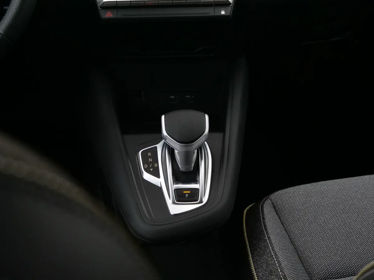 1.6 E-Tech full hybrid 145 Pk techno Automaat Apple Carplay / DAB / Camera / Navigatie / Winterpakket