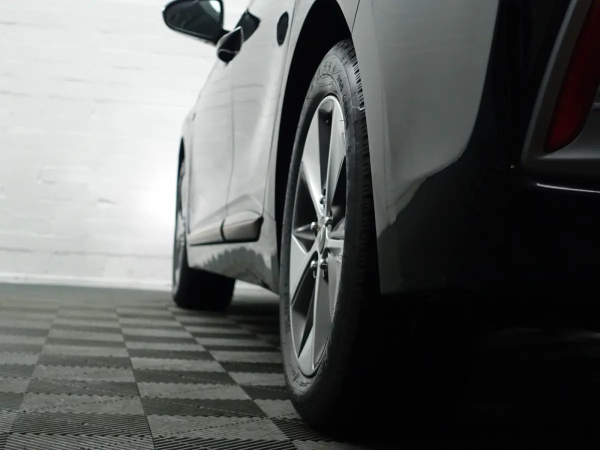 Premium+ EV Aut- SOH 99%, Schuifdak, Stoelventilatie, Stuur/Stoelverwarming, Infinity Audio, Lane Assist, Memory