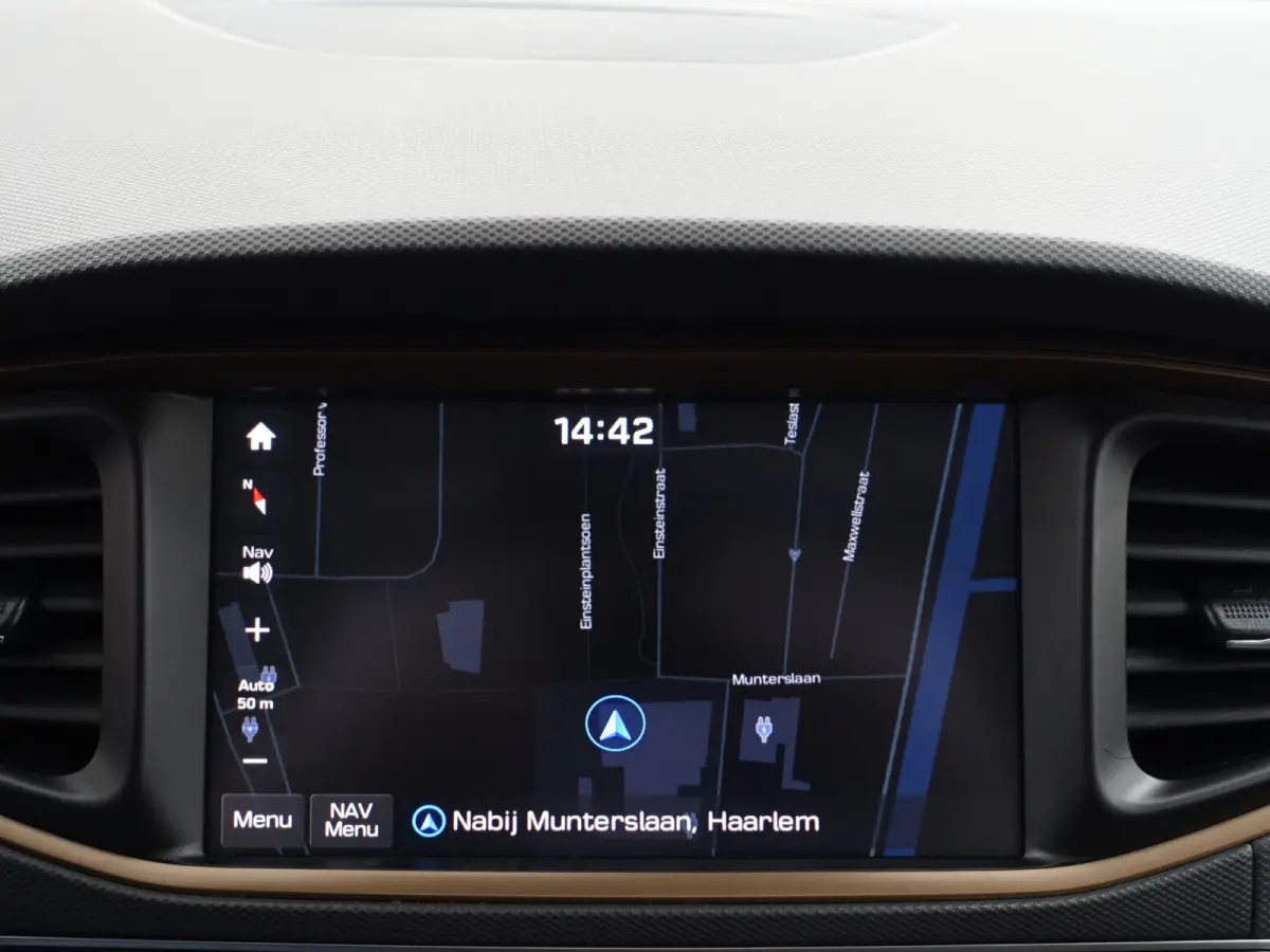 Premium+ EV Aut- SOH 99%, Schuifdak, Stoelventilatie, Stuur/Stoelverwarming, Infinity Audio, Lane Assist, Memory