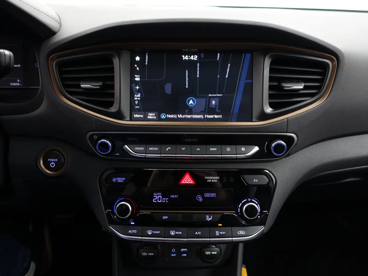 Premium+ EV Aut- SOH 99%, Schuifdak, Stoelventilatie, Stuur/Stoelverwarming, Infinity Audio, Lane Assist, Memory