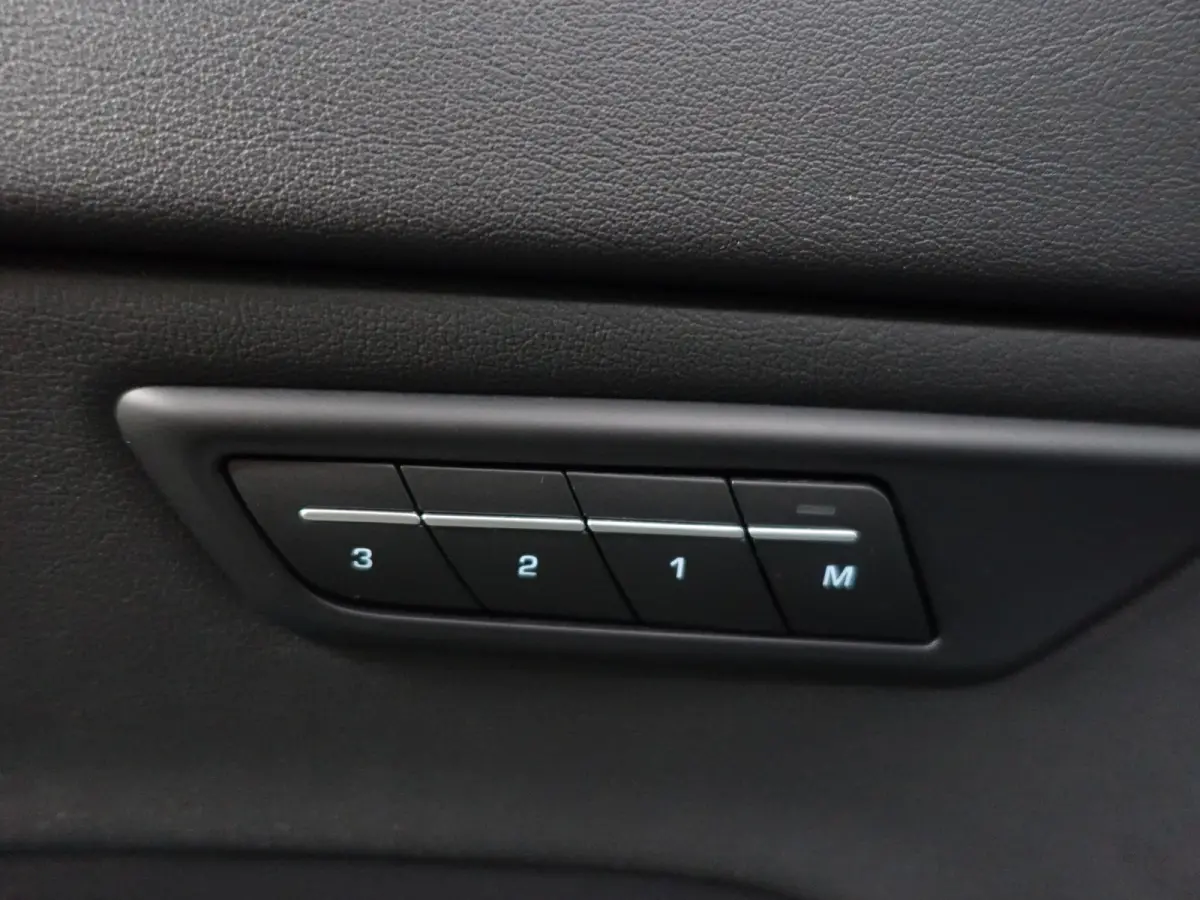 2.0 P250 AWD R-Dynamic HSE- Carplay, Android Auto, Panoramadak, Head Up, Memory, Meridian Surround