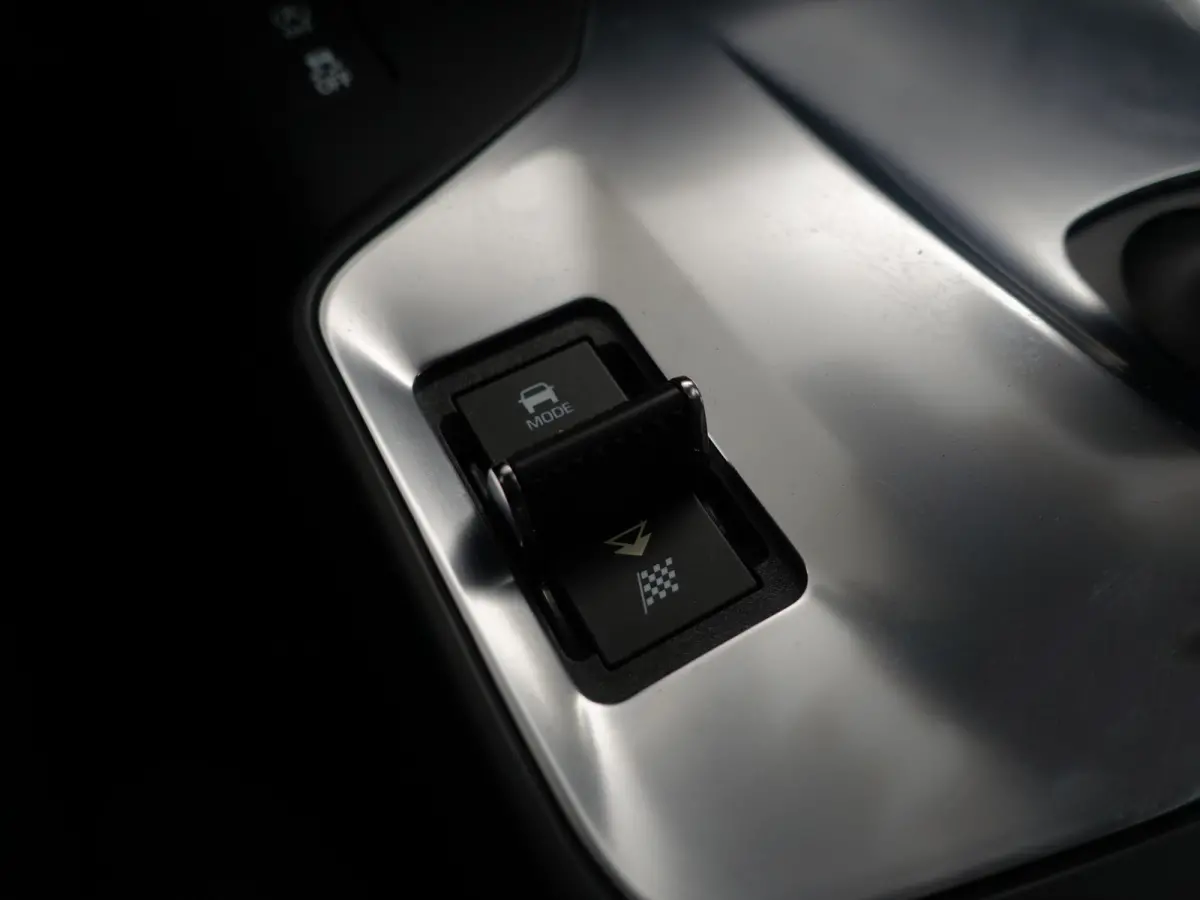2.0 P250 AWD R-Dynamic HSE- Carplay, Android Auto, Panoramadak, Head Up, Memory, Meridian Surround