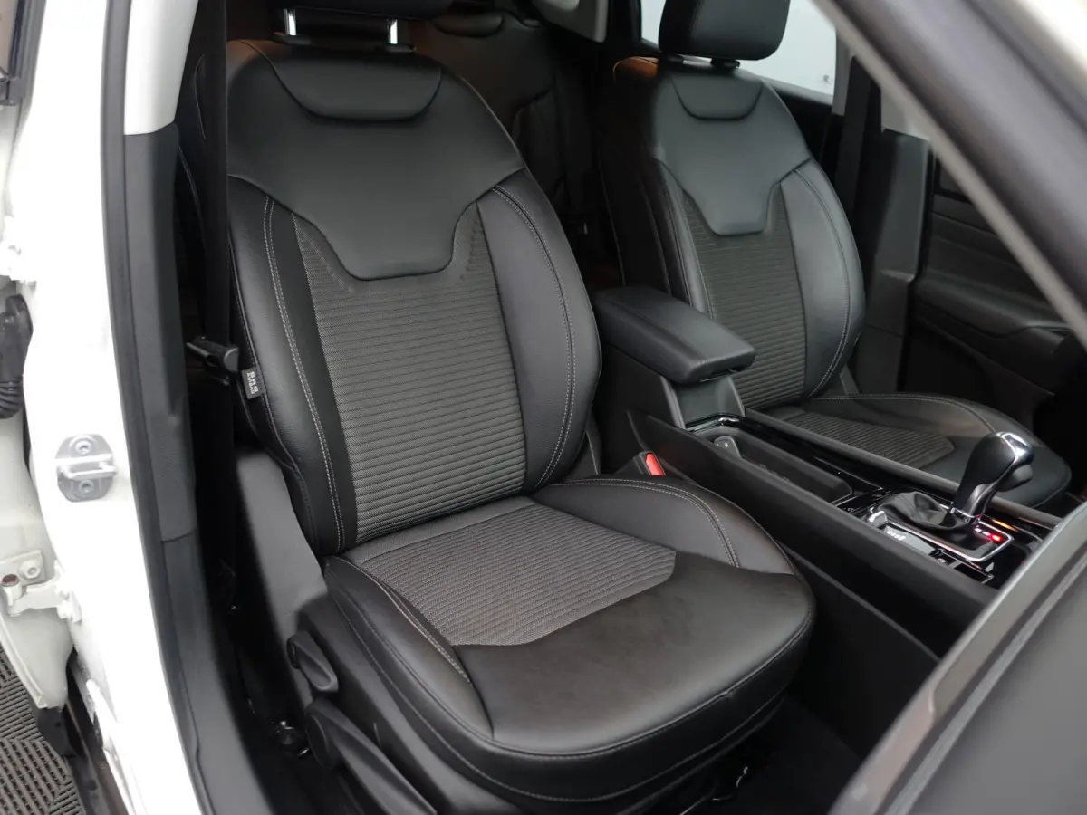 4xe 240 Plug-in Hybrid Limited Aut- Dynamic Select, Camera, Virtual Cockpit, Navigatie, Lane Assist,