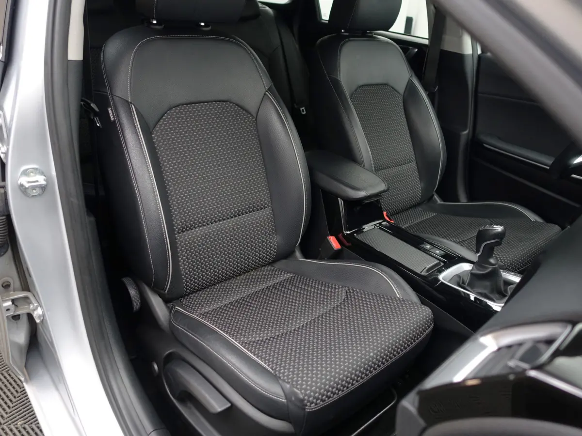 1.0 T-GDi DynamicPlusLine- Stuur/Stoelverwarming, Camera, Carplay, Android Auto, Keyless, Lane Assist