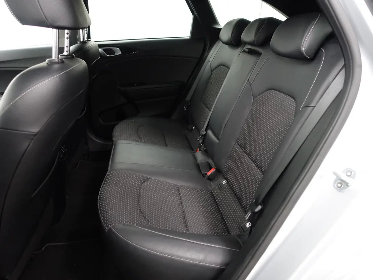 1.0 T-GDi DynamicPlusLine- Stuur/Stoelverwarming, Camera, Carplay, Android Auto, Keyless, Lane Assist
