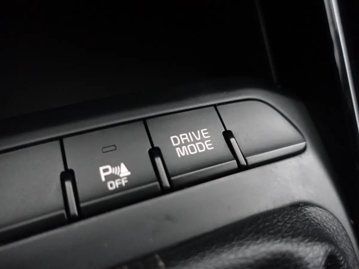 1.0 T-GDi MHEV DynamicLine- Xenon Led, Park Assist, Dynamic Select, Lane Assist, Clima