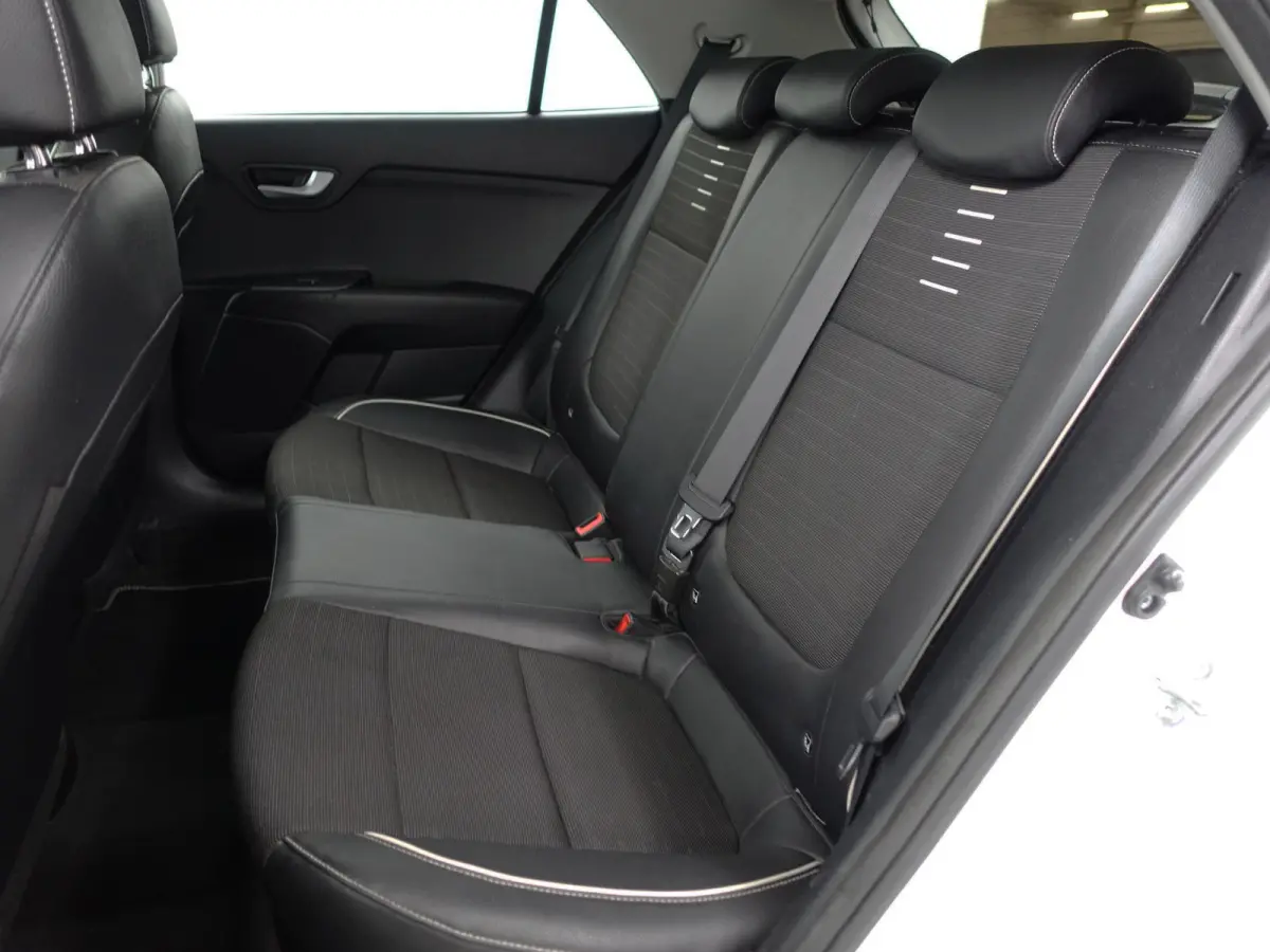 1.0 TGDI GT-Line Blackpack- Stuur/Stoelverwarming, Lane Assist, Led, Camera, Carbon, Park Assist, Privacy Glass