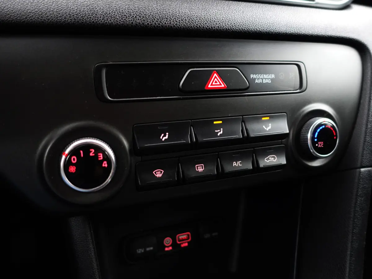 1.6 GDI EconomyLine- Nap 124dkm, Privacy Glass, Clima, Comfort Interieur, AUX