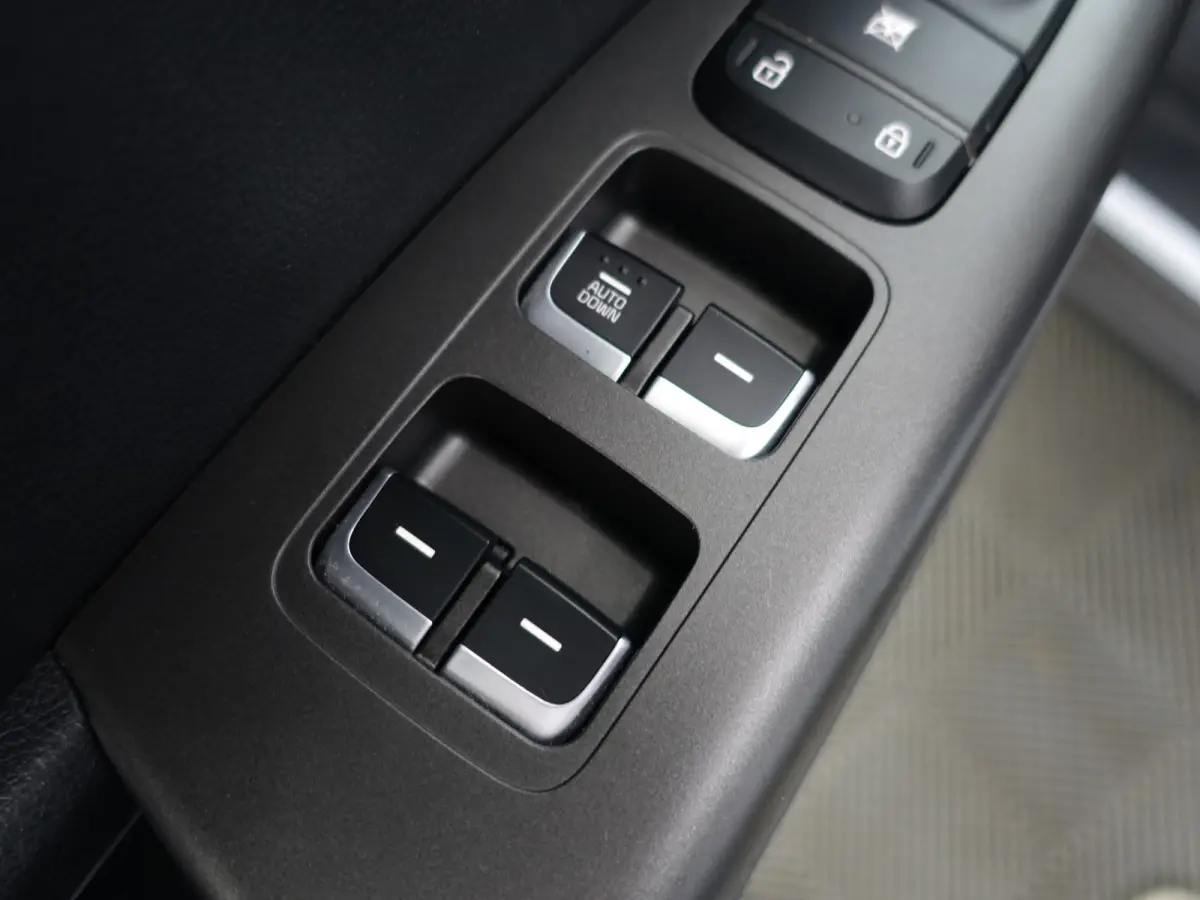 1.6 GDI EconomyLine- Nap 124dkm, Privacy Glass, Clima, Comfort Interieur, AUX