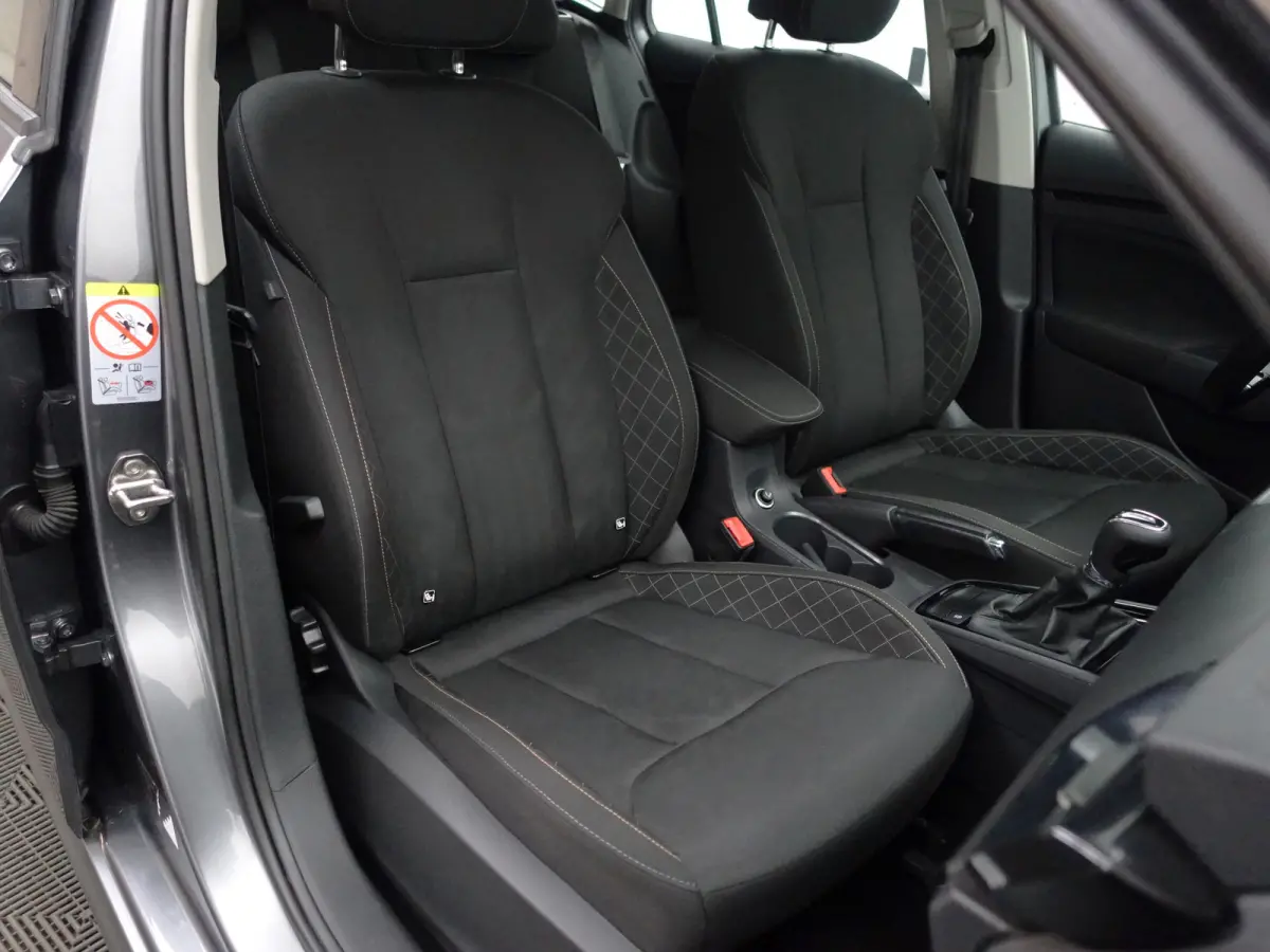 1.0 TSI Sport Business Aut- Carplay, Android Auto, Led, Stoelverwarming, Lane Assist, Privacy Glass