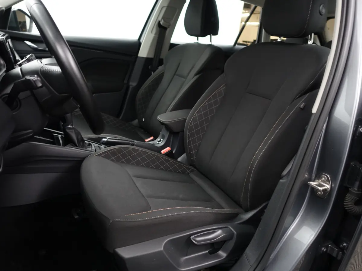 1.0 TSI Sport Business Aut- Carplay, Android Auto, Led, Stoelverwarming, Lane Assist, Privacy Glass