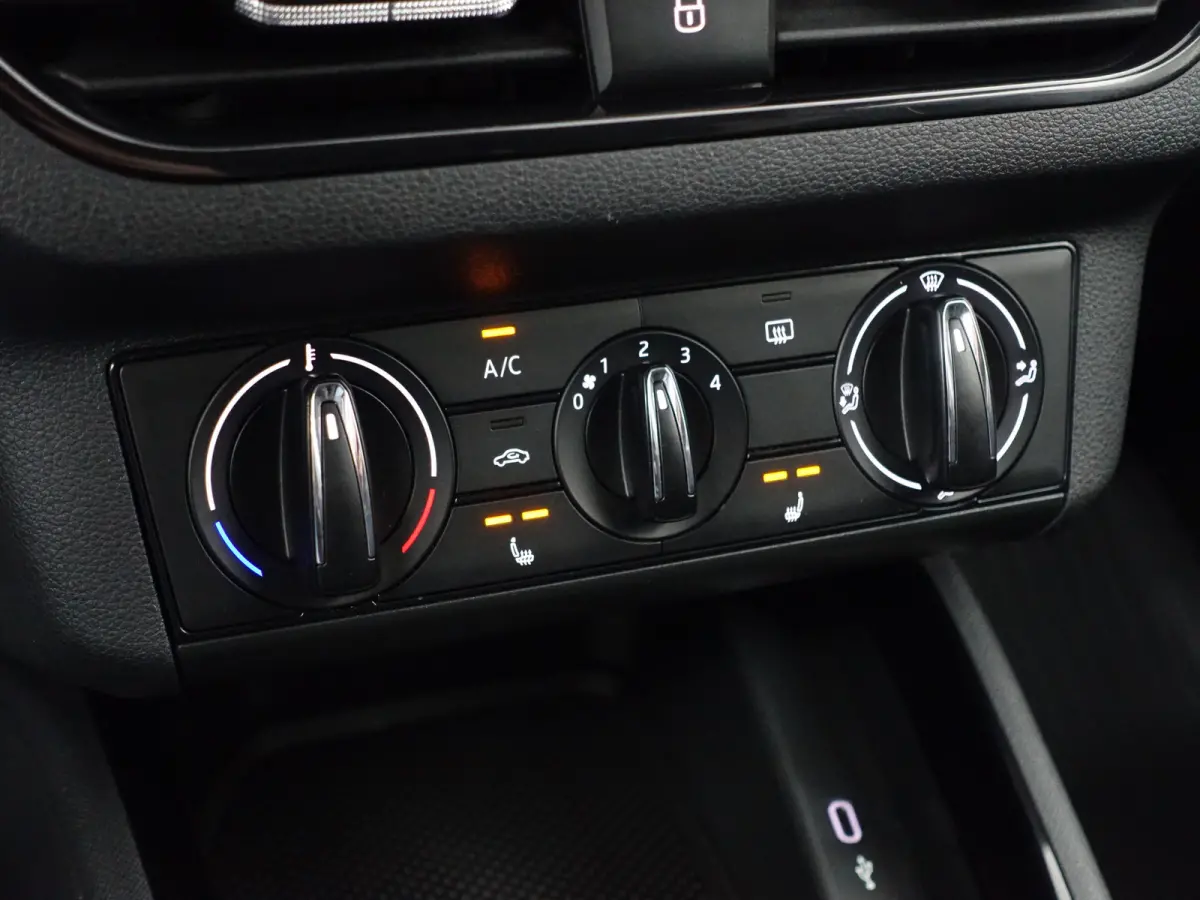1.0 TSI Sport Business Aut- Carplay, Android Auto, Led, Stoelverwarming, Lane Assist, Privacy Glass
