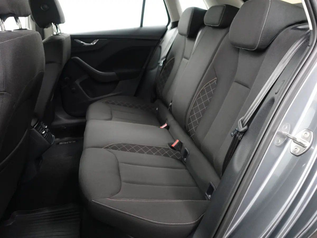 1.0 TSI Sport Business Aut- Carplay, Android Auto, Led, Stoelverwarming, Lane Assist, Privacy Glass