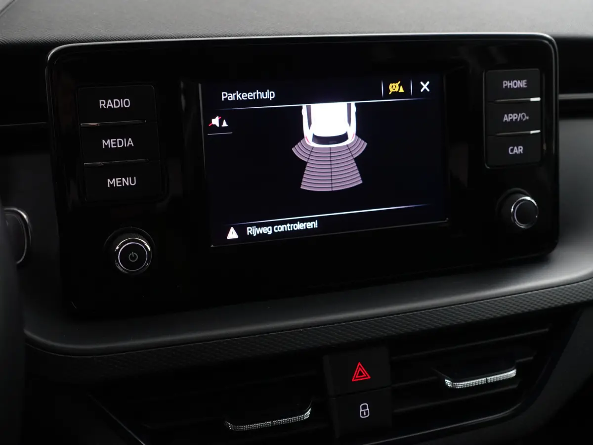 1.0 TSI Sport Business Aut- Carplay, Android Auto, Stoelverwarming, Keyless, Park Assist, Lane Assist