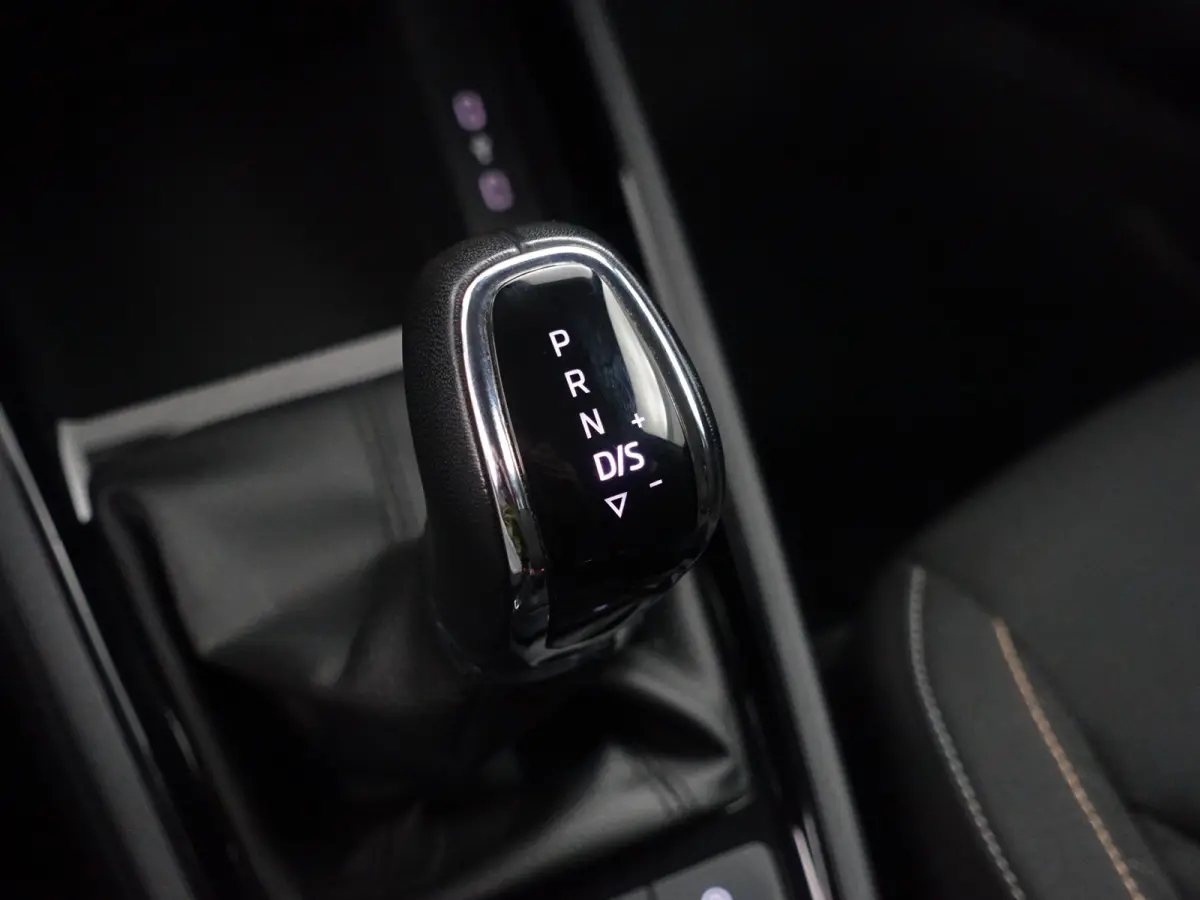 1.0 TSI Sport Business Aut- Carplay, Android Auto, Stoelverwarming, Keyless, Park Assist, Lane Assist