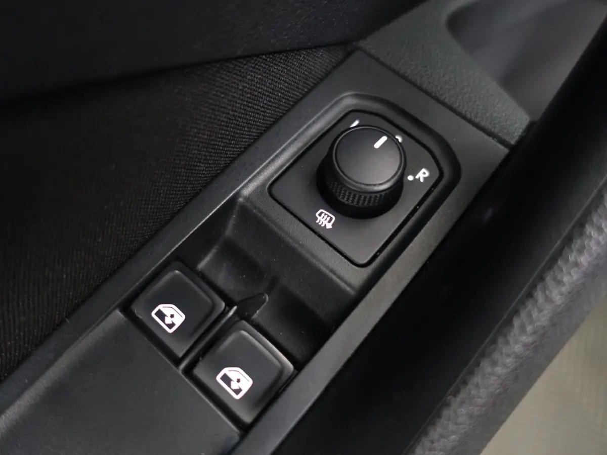 1.0 TSI Sport Business Aut- Carplay, Android Auto, Stoelverwarming, Keyless, Park Assist, Lane Assist