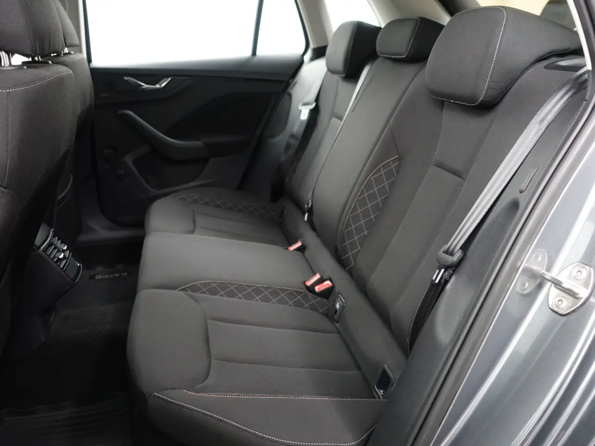 1.0 TSI Sport Business Aut- Carplay, Android Auto, Stoelverwarming, Keyless, Park Assist, Lane Assist