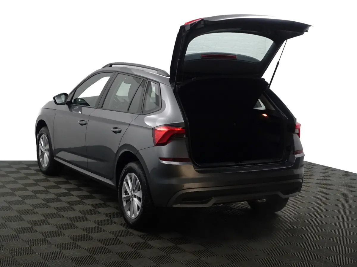 1.0 TSI Sport Business Aut- Carplay, Android Auto, Stoelverwarming, Keyless, Park Assist, Lane Assist