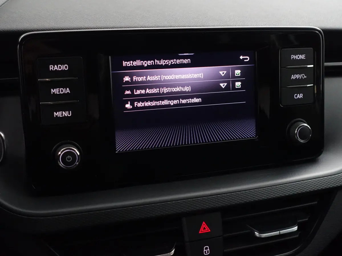 1.0 TSI Sport Business Aut- Carplay, Android Auto, Stoelverwarming, Keyless, Park Assist, Lane Assist