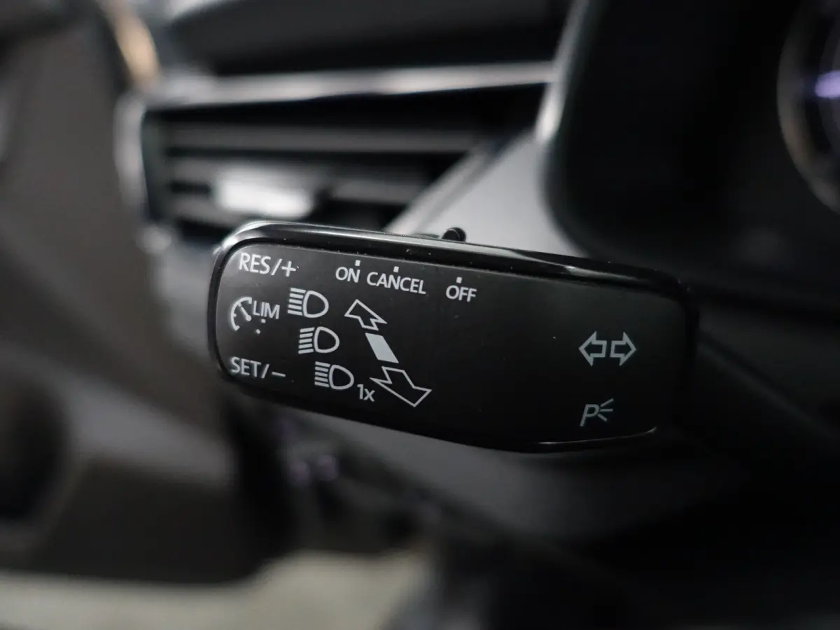 1.0 TSI Sport Business Aut- Carplay, Android Auto, Stoelverwarming, Keyless, Park Assist, Lane Assist