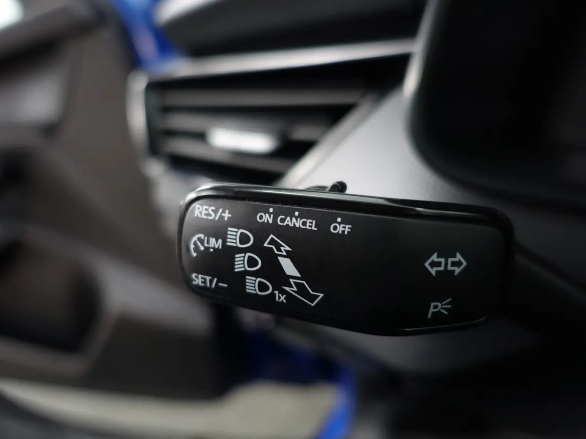 1.0 TSI Sport Business Aut- Carplay, Android Auto, Xenon Led, Keyless, Stoelverwarming, Lane Assist