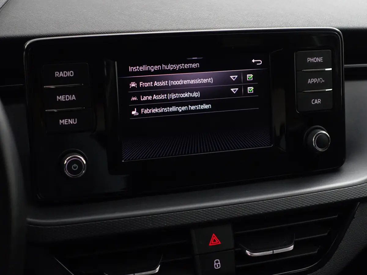 1.0 TSI Sport Business Aut- Carplay, Android Auto, Xenon Led, Keyless, Stoelverwarming, Lane Assist