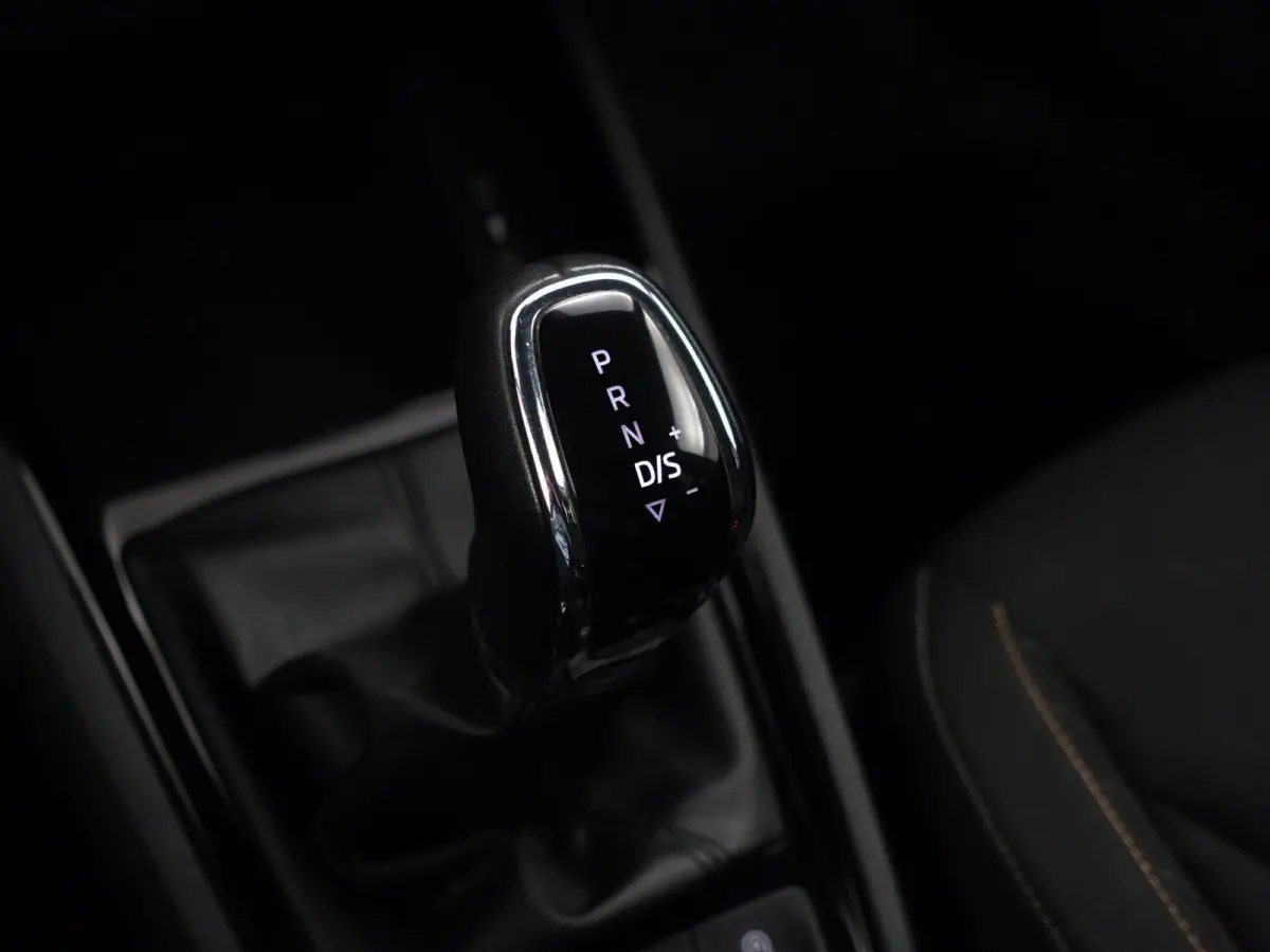 1.0 TSI Sport Business Aut- Carplay, Android Auto, Xenon Led, Keyless, Stoelverwarming, Lane Assist