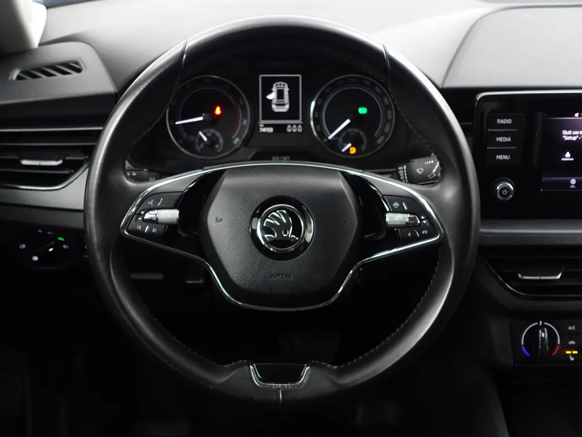 1.0 TSI Sport Business Aut- Carplay, Android Auto, Xenon Led, Keyless, Stoelverwarming, Lane Assist