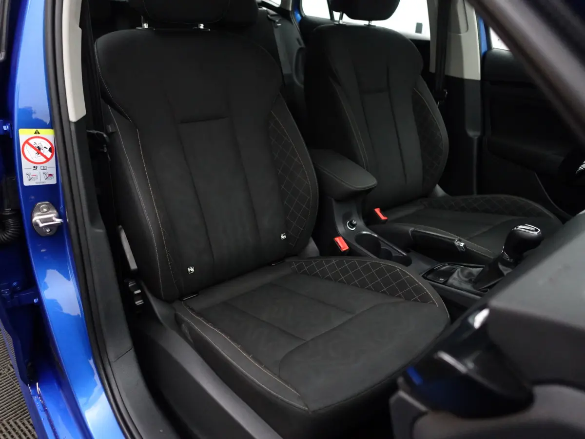 1.0 TSI Sport Business Aut- Carplay, Android Auto, Xenon Led, Keyless, Stoelverwarming, Lane Assist