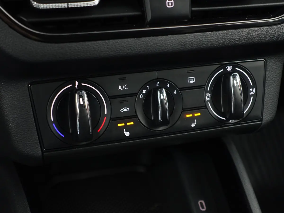1.0 TSI Sport Business Aut- Carplay, Android Auto, Xenon Led, Keyless, Stoelverwarming, Lane Assist