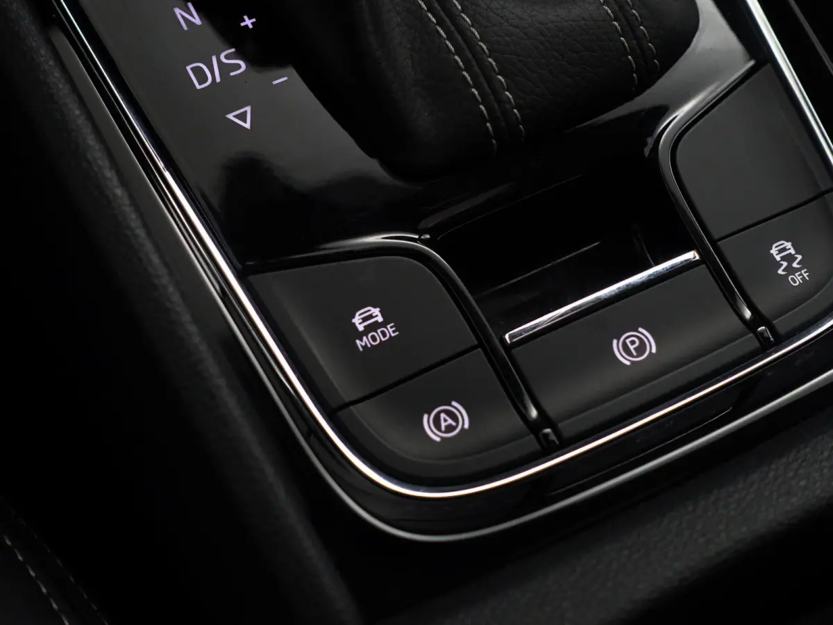 1.5 TSI Sportline Business Aut- Panoramadak, Sport Interieur, Canton Audio, Carbon, Memory Seats, Elek Trekhaak