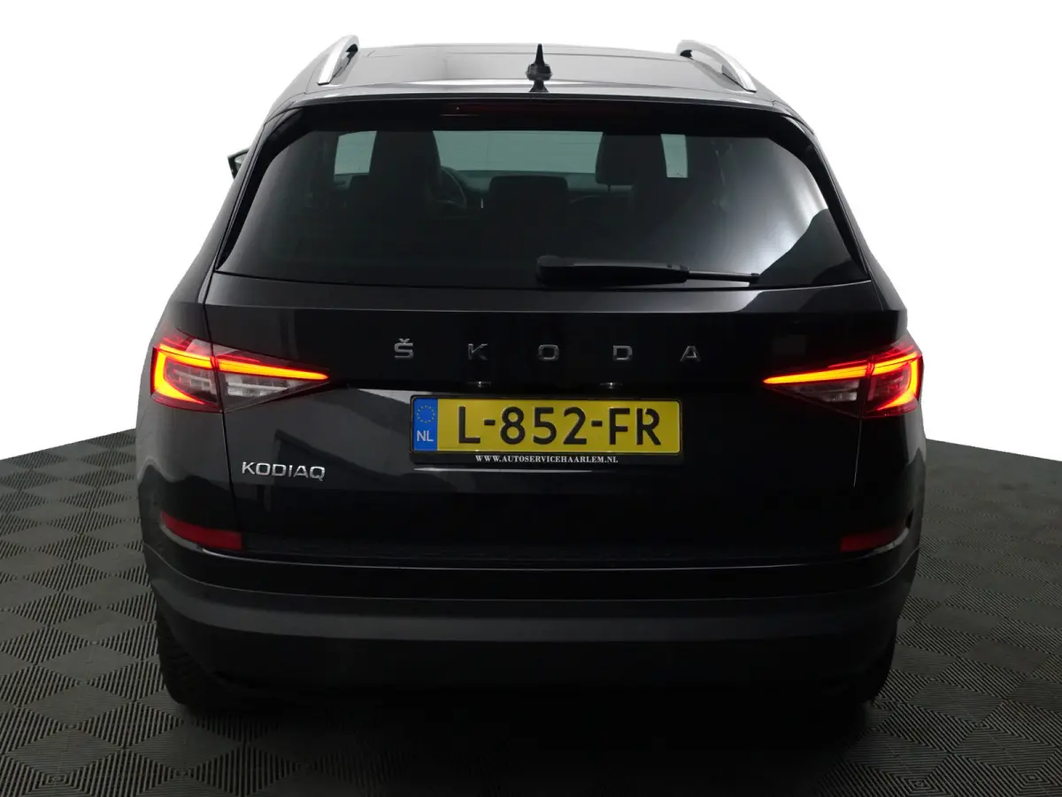 1.5 TSI Sportline Business Aut- Panoramadak, Carplay, Android Auto, Canton Audio, Camera, Keyless
